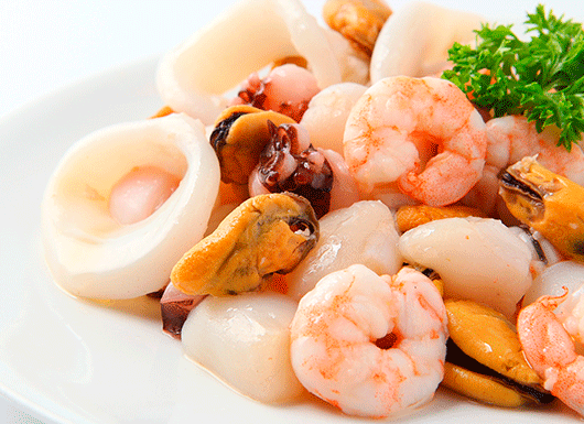 El marisco o los moluscos son invertebrados que viven en distintas profundidades oceánicas. Contiene proteínas de alta calidad, que son empleadas por nuestro organismo para reparar y mantener los tejidos del cuerpo. | Clínica Adelgar, tu clínica de adelgazamiento y cirugía estética en Madrid