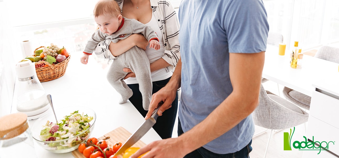 Los padres deben ser ejemplo positivo para sus hijos apostando por hábitos saludables en casa. Te damos las claves para conseguirlo.