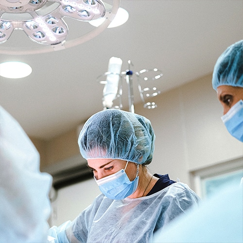 En Adelgar ofrecemos cirugía bariátrica como tratamiento contra la obesidad, basada en dos técnicas fundamentales que pueden aplicarse por separado o combinadas. | Clínica Adelgar, tu clínica de adelgazamiento y cirugía estética en Madrid